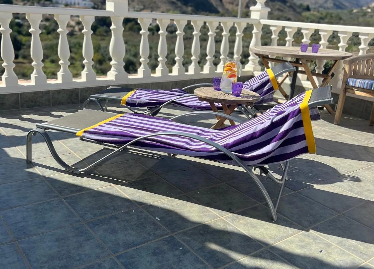 Verde - A Selfcatering Apartment With A Shared Hot Tub & Pool In Rambla De Oria Spain